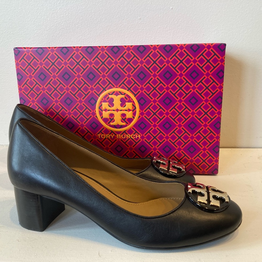 Tory Burch Black Pumps (size 6)
